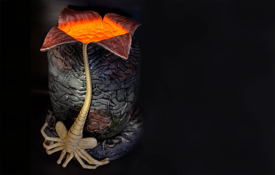 Aliens - Xenomorph Egg and Facehugger Life-Size Prop Replica (w/ LED Lights) Geek Culture Cute Animal