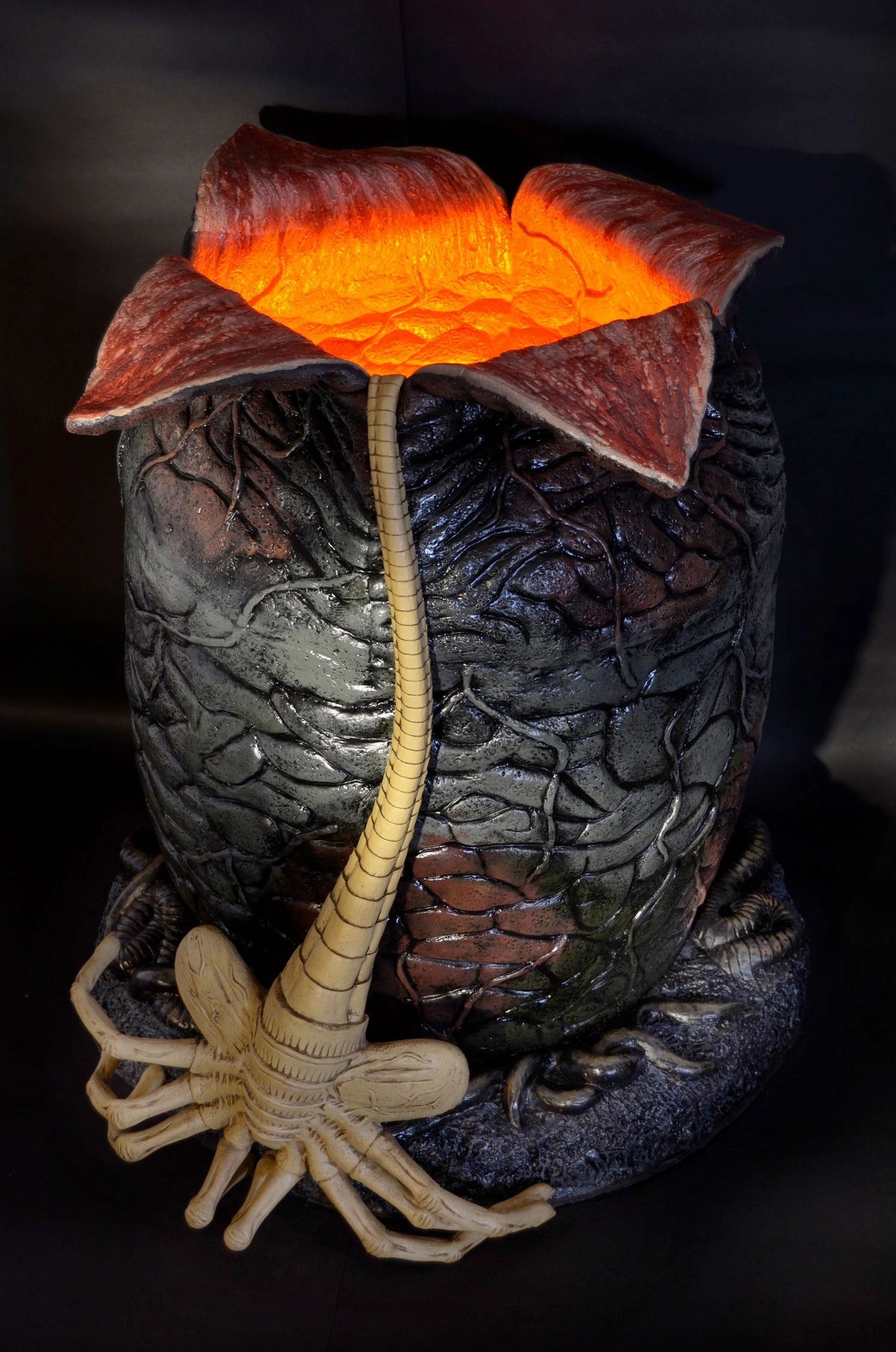 Aliens - Xenomorph Egg and Facehugger Life-Size Prop Replica (w/ LED Lights) YouTube Background promotional item