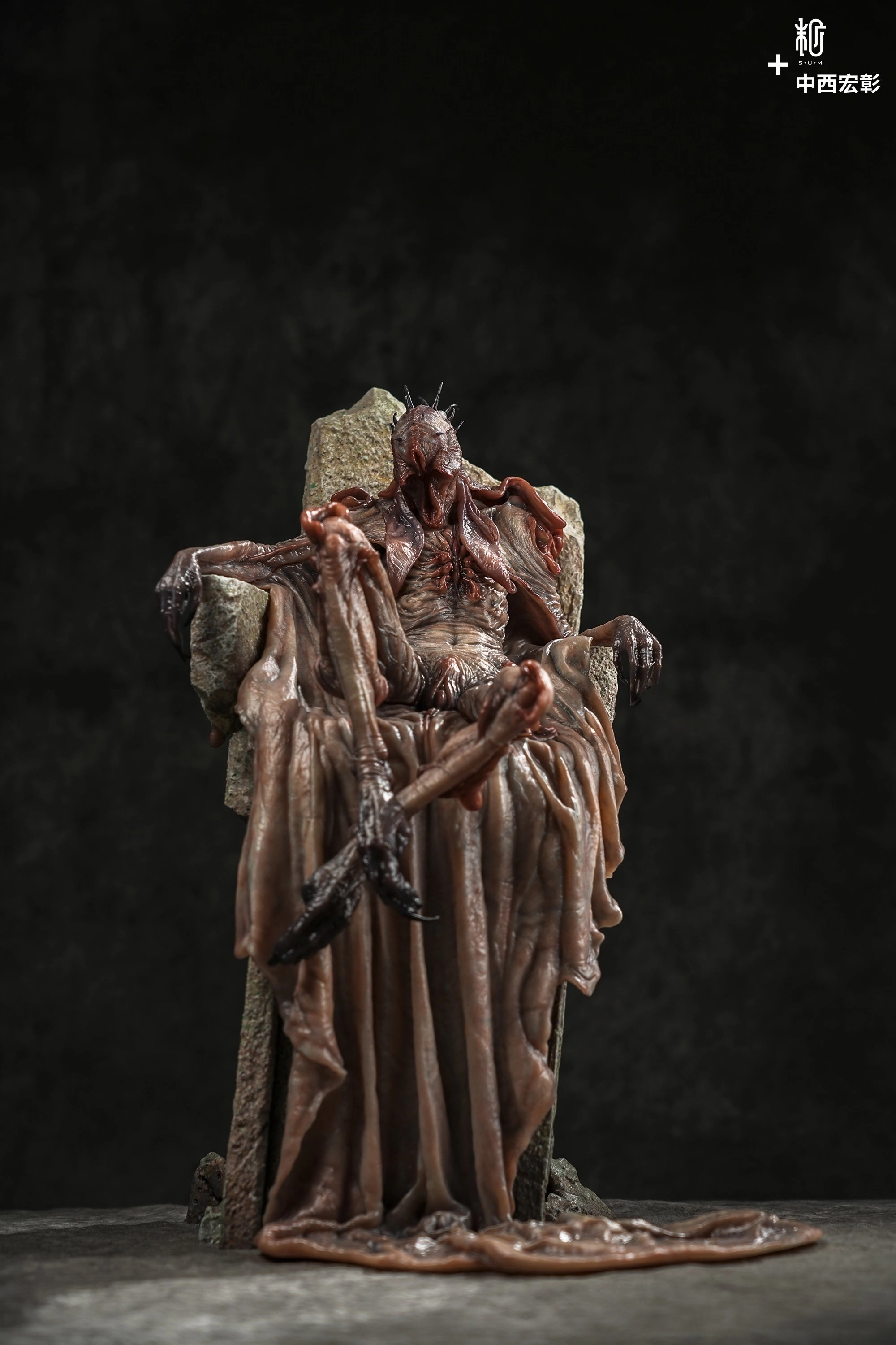 Pleats SUM Version Resin Statue Gothic style