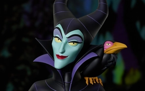 Sleeping Beauty - Maleficent Legends in 3-Dimensions 1/2 Scale Bust Disney Classic Loyal Friend