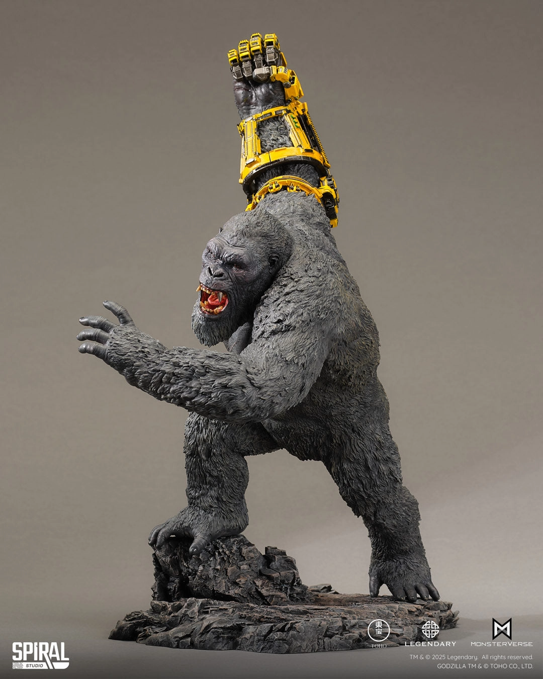Top Rated Godzilla x Kong: The New Empire - Kong 2024 (B.E.A.S.T. Glove Version) Statue