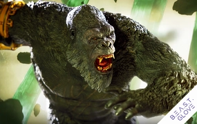 Godzilla x Kong: The New Empire - Kong 2024 (B.E.A.S.T. Glove Version) Statue Sitting Figure Jungle Beast