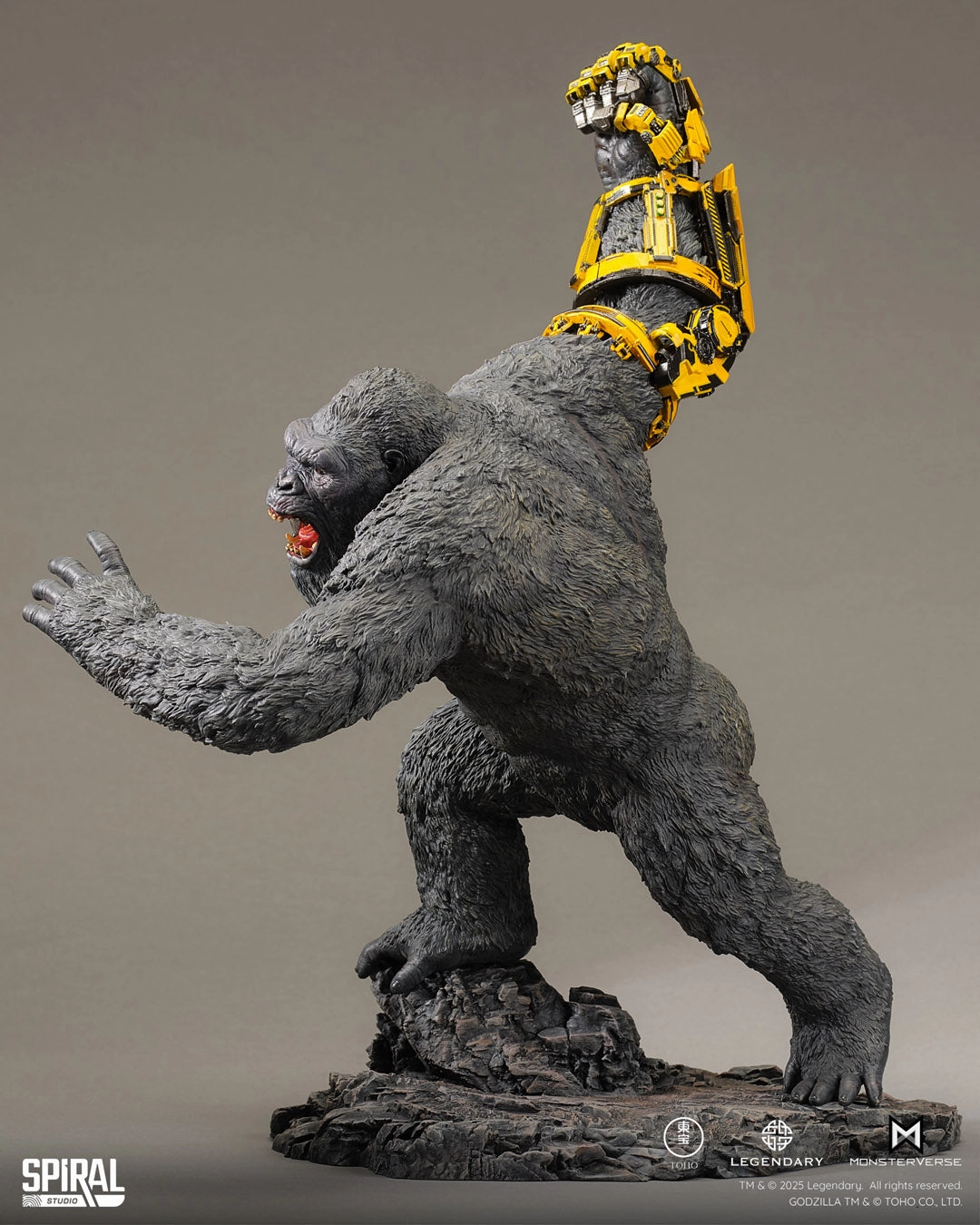 Godzilla x Kong: The New Empire - Kong 2024 (B.E.A.S.T. Glove Version) Statue Virtual Good