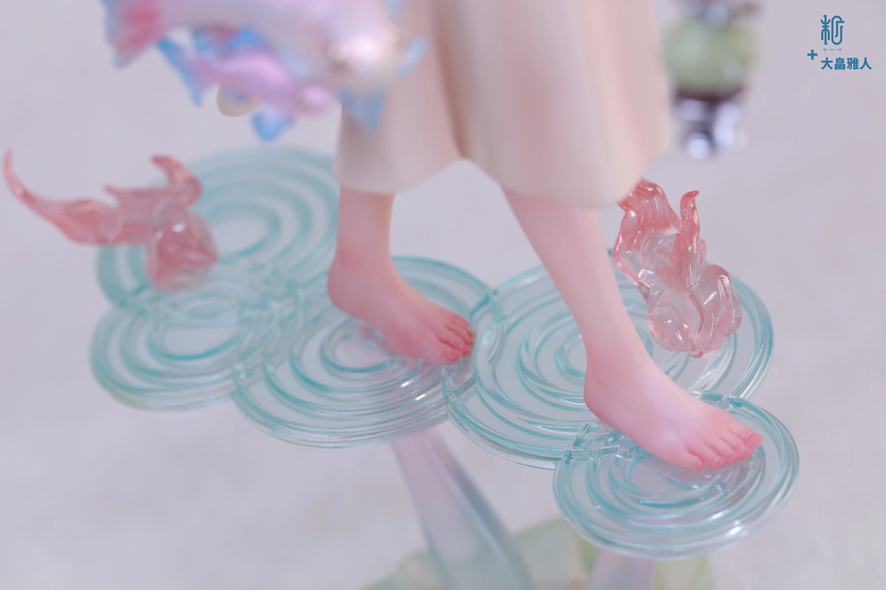 Into the Dark Forest White Ver. Statue Conservation Grade