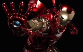 Marvel Fighting Armor - Iron Man Figure Timeless Treasure