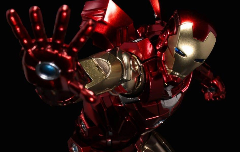 Marvel Fighting Armor - Iron Man Figure Timeless Treasure