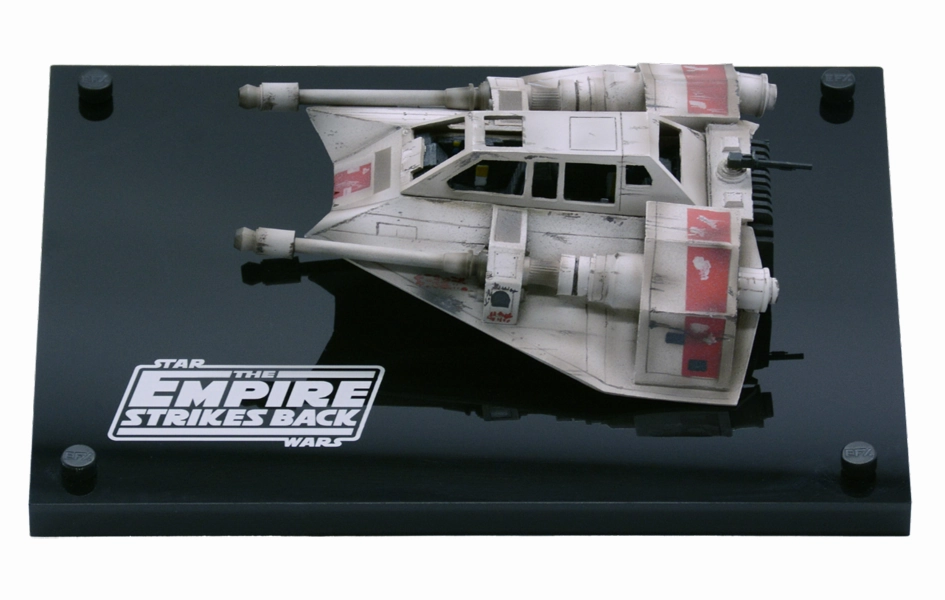 Coastal Decor Ceramic Sculpture Star Wars: The Empire Strikes Back - Snowspeeder Crew Gift Replica