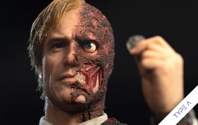 The Dark Knight (2008) - Two-Face (A Type) Kojun Works 1/6 Scale Figure Science Model Patio Decor
