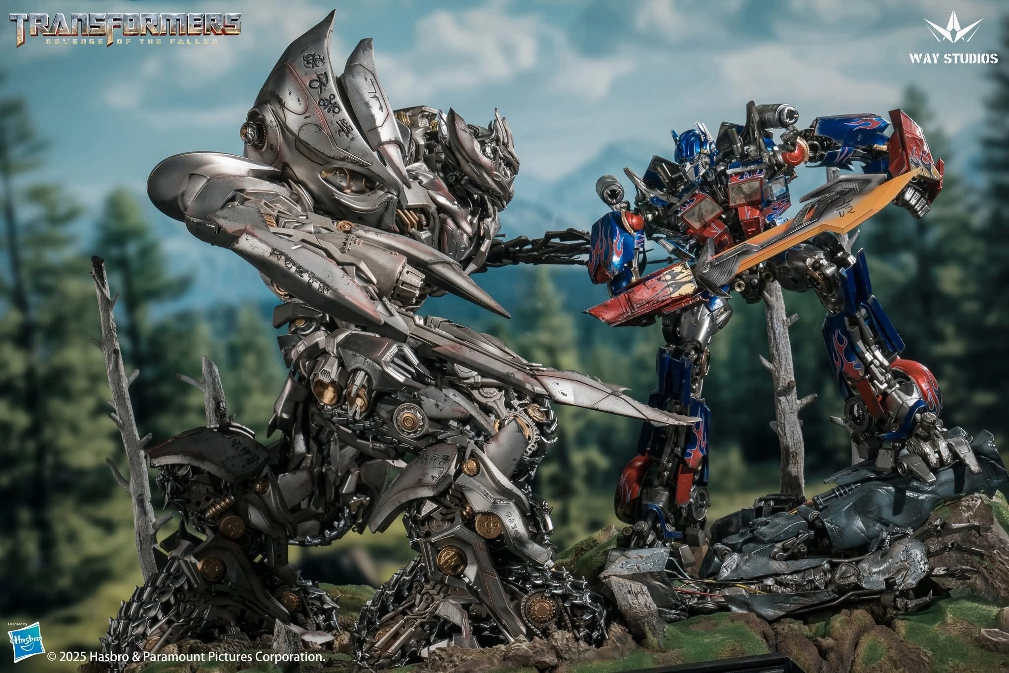 Urban Art Transformers: Revenge of the Fallen - Optimus Prime vs. Megatron Statue