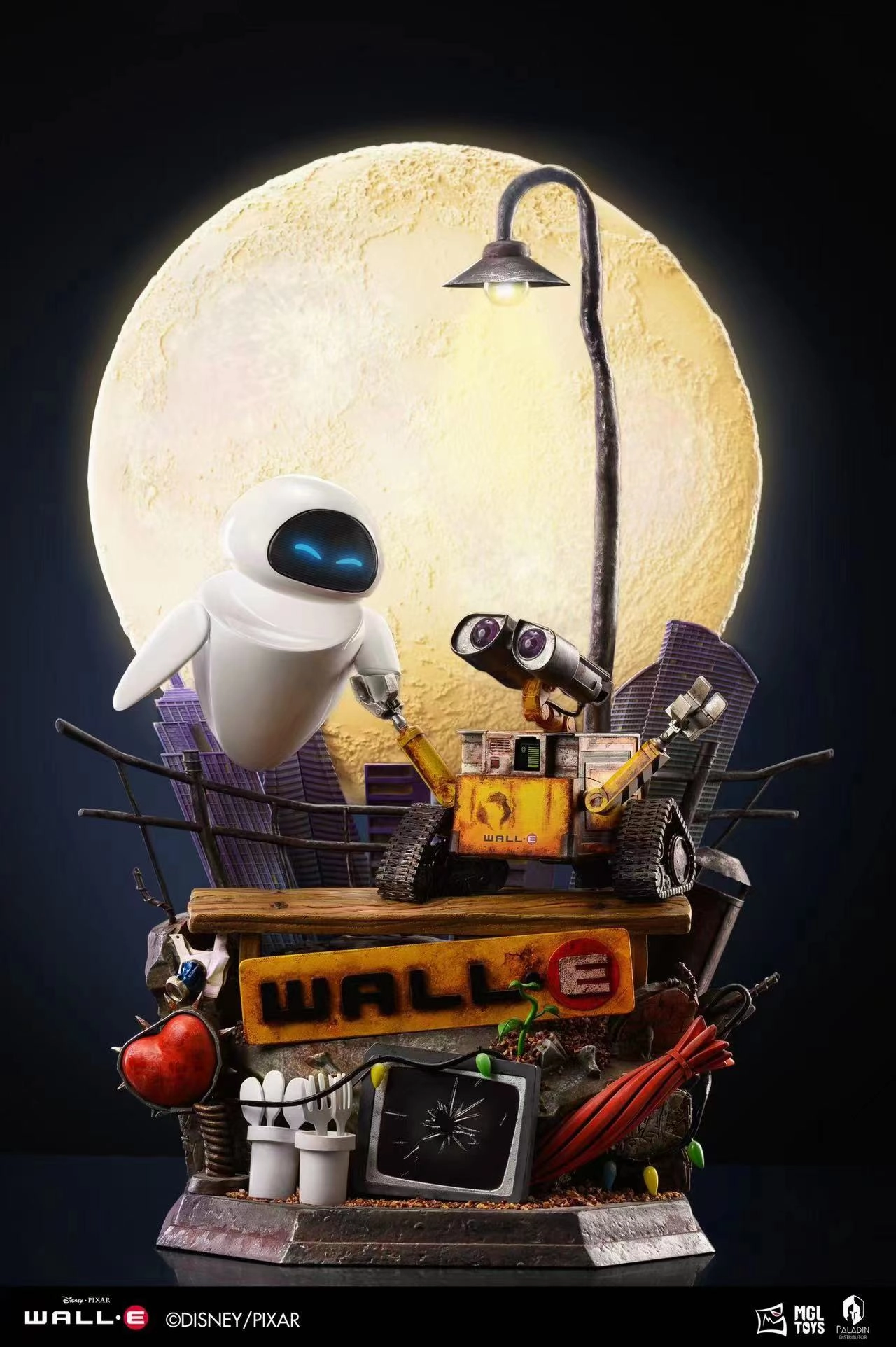 WALL-E and EVE Statue Game Adaptation Art Series