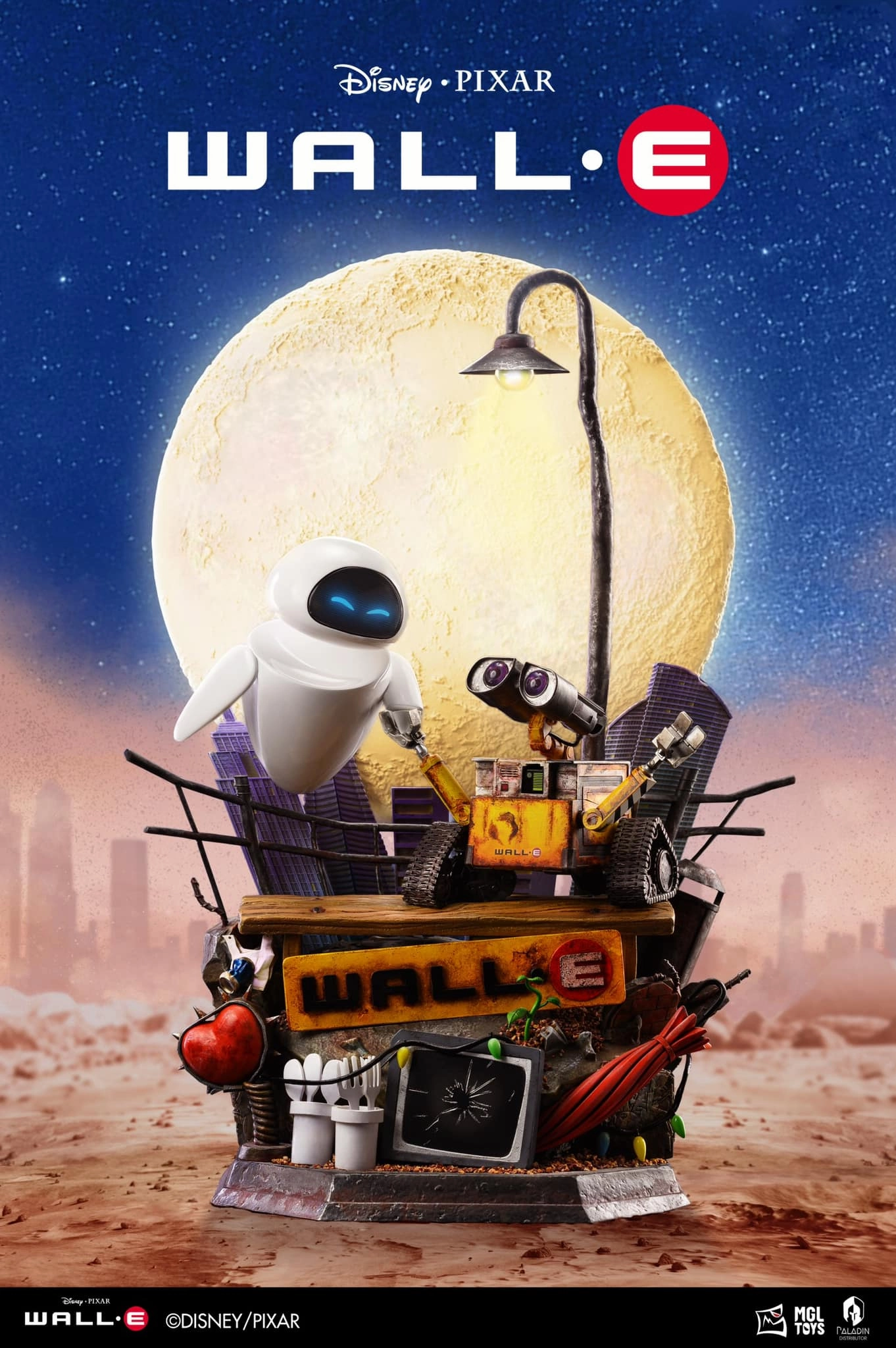 WALL-E and EVE Statue Transforming Toy Decorative Accent