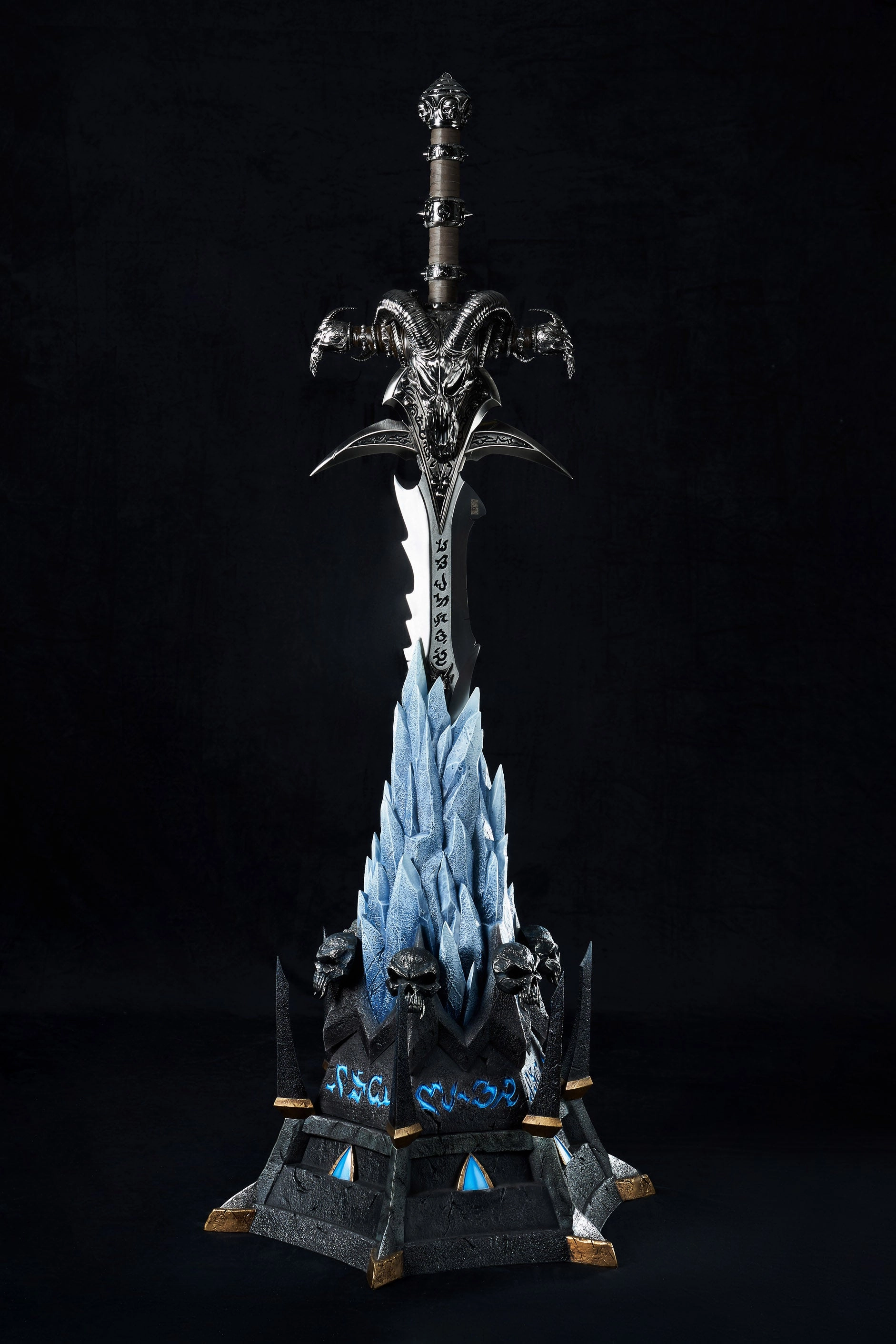 World of Warcraft - Frostmourne Sword Ice Pedestal Themed Decor