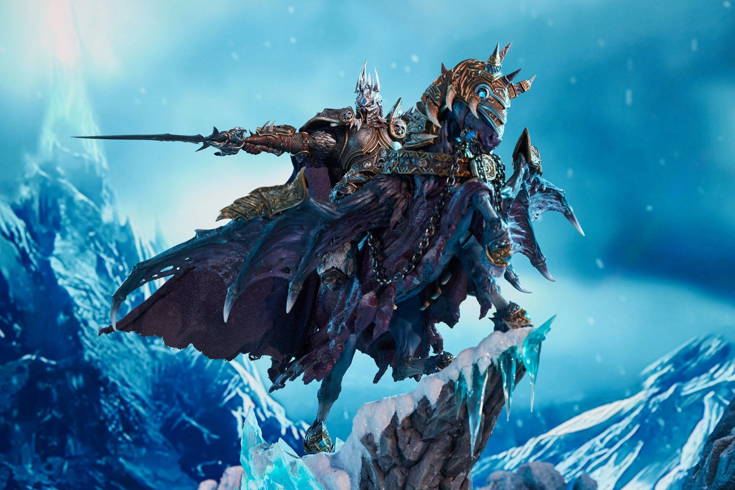 World of Warcraft - The Lich King & Invincible Statue Battle Model Fantasy Quest